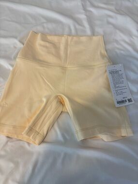 lululemon High-Rise Align no line Bike Shorts 6”, Size 4  - butter cream color